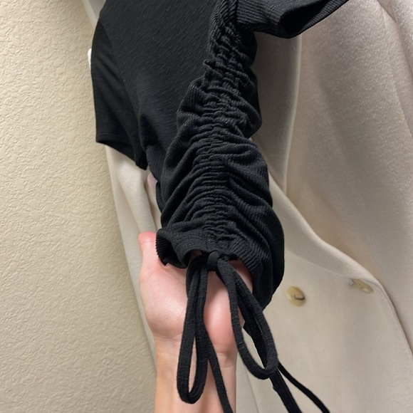 CLOSET CLEAROUT: NWT WOMENS ADJUSTABLE RUCHED T-SHIRT SZ S - Picture 3 of 5